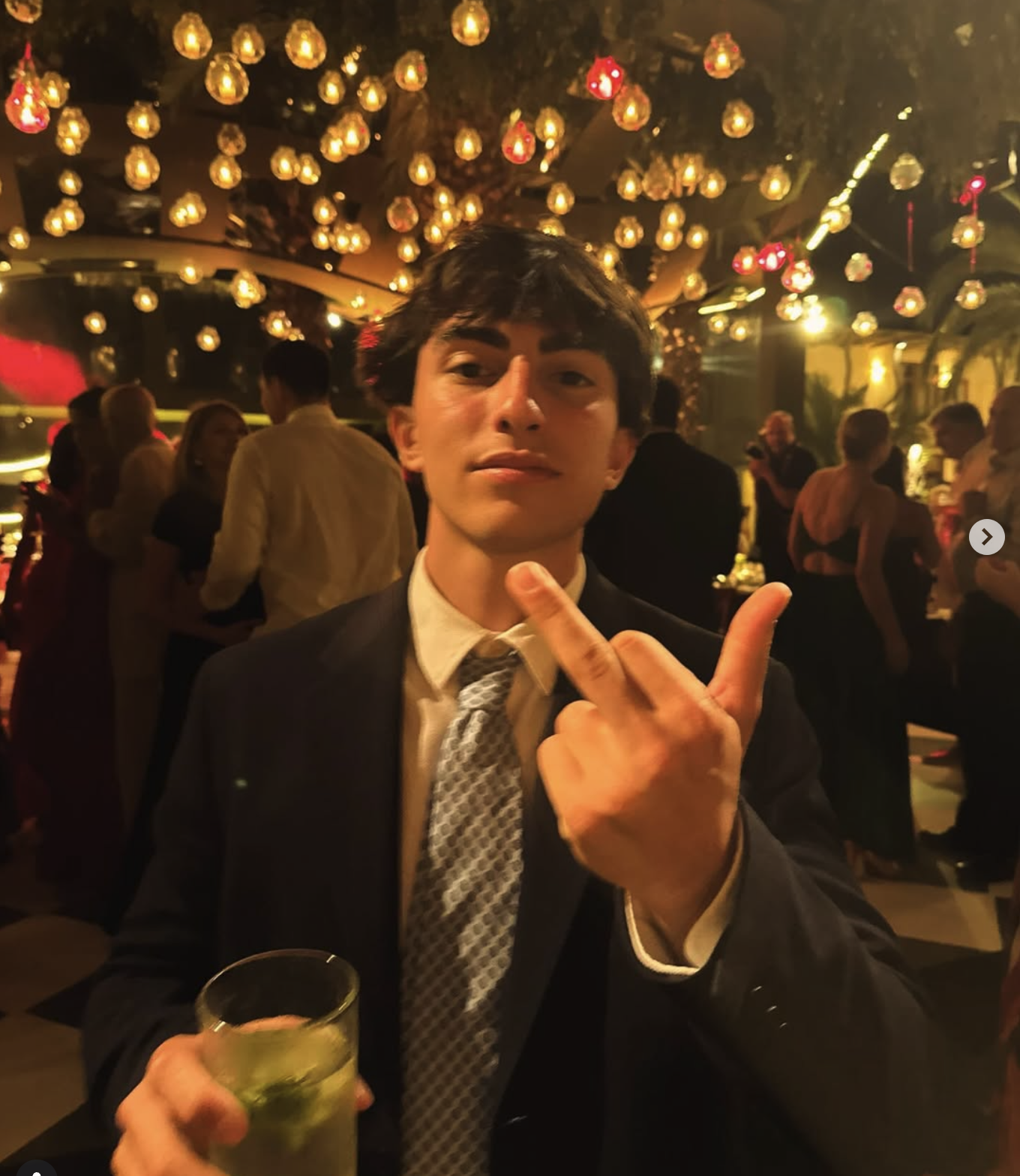 Tiago em uma festa